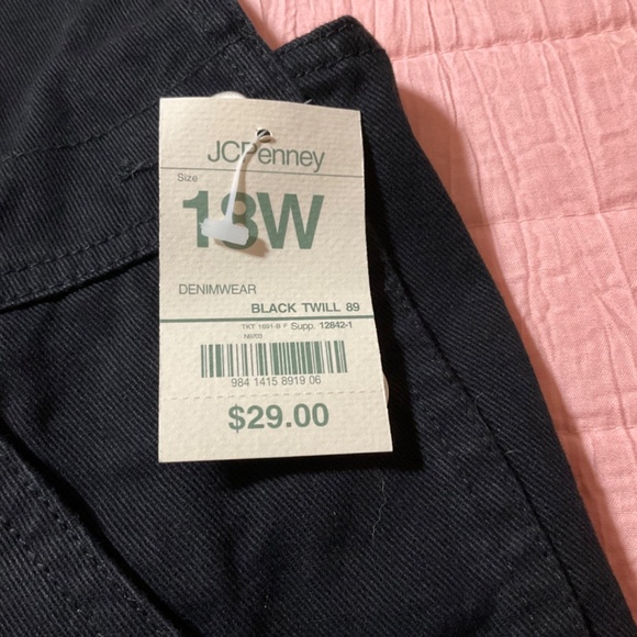 Plus size Ladies black NWT bib denim shorts St. John Bay - Picture 6 of 9